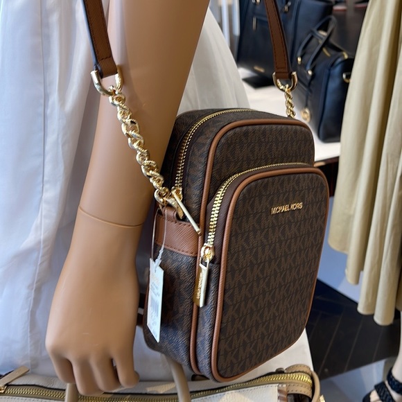 MICHAEL KORS
Jet Set Travel Medium Logo Crossbody Flight Bag
Style # 35F1GTVC2B - Picture 4 of 16